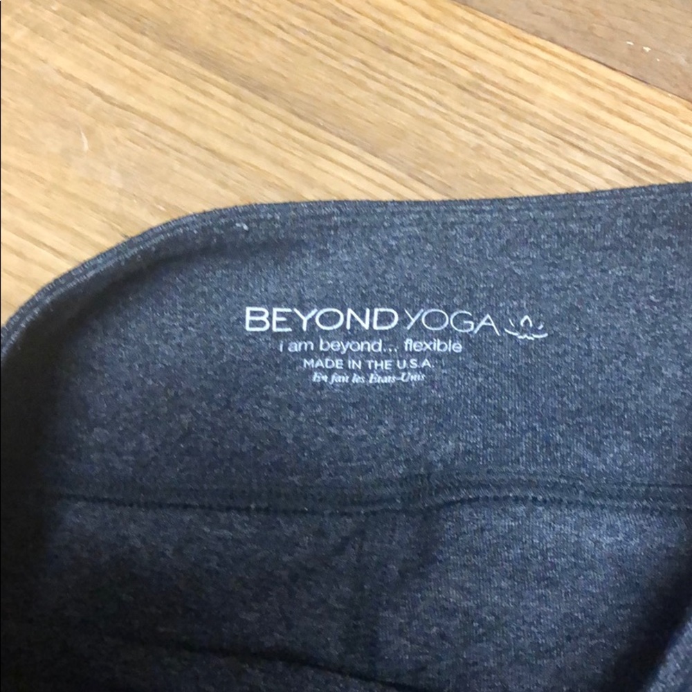 Beyond Yoga Capri Heathered Gray Size S EUC - Picture 2 of 3